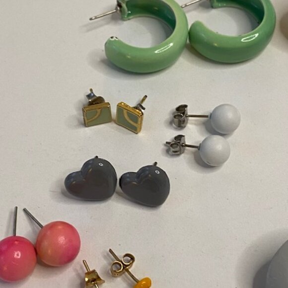 Vintage 1980/ 90's earrings lot. 39 pairs. Pierced  ears all styles. - Picture 3 of 16